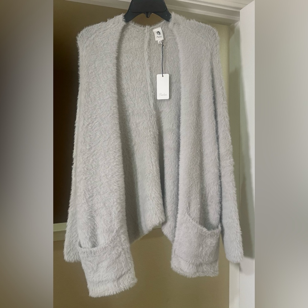 NWT Women's FLAWLESS Gray Soft Shaggy Fuzzy Cosy
Oversized Cardigan Sweater M/L.
